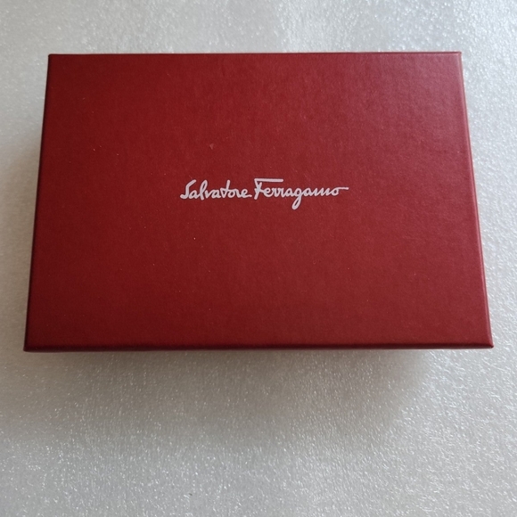 Salvatore Ferragamo Gancio Red Leather Key Case - Picture 4 of 8